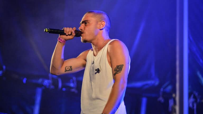 Van Zee atua no Enterro da Gata a 12 de maio