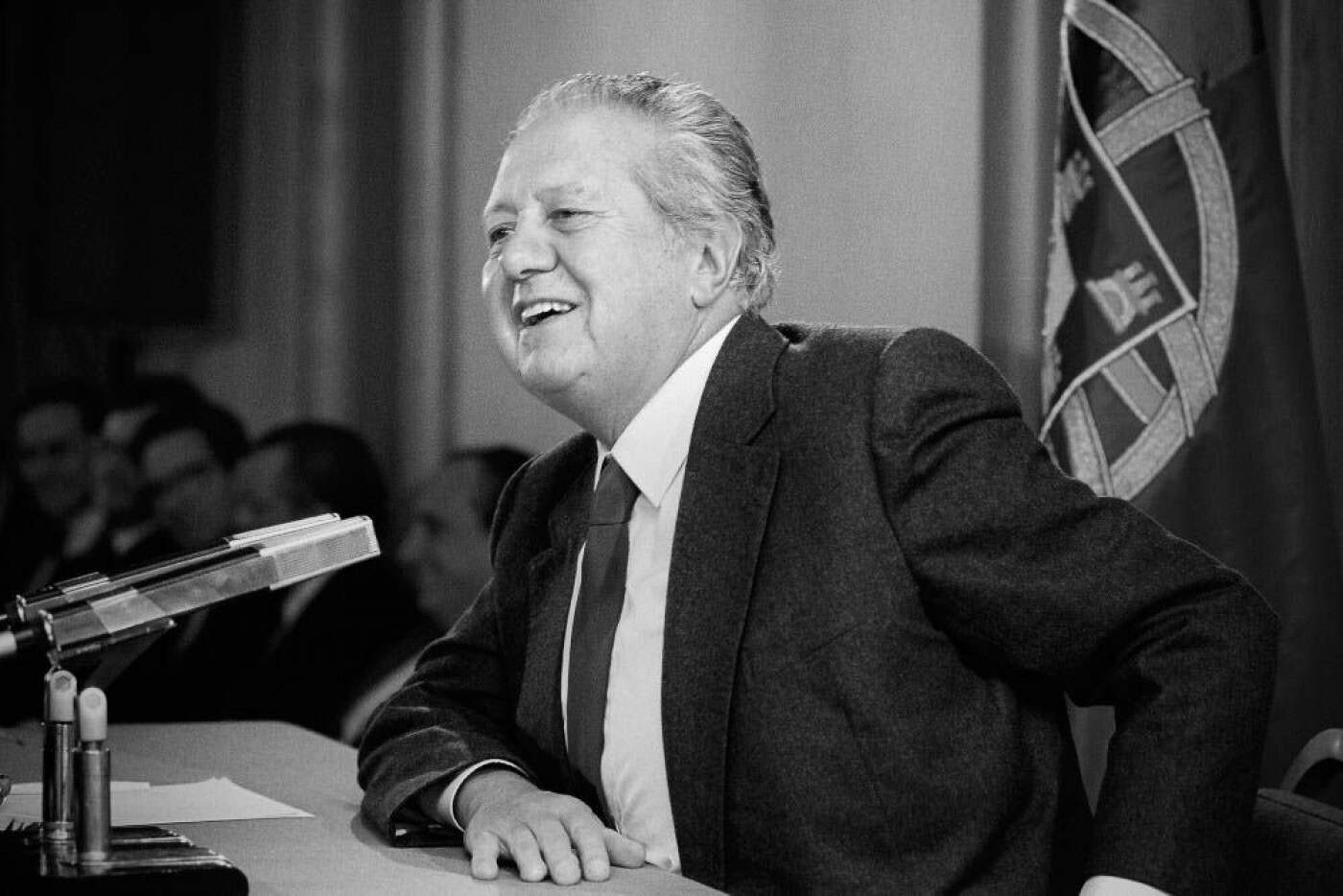 Biblioteca Lúcio Craveiro da Silva celebra centenário de Mário Soares com exposição