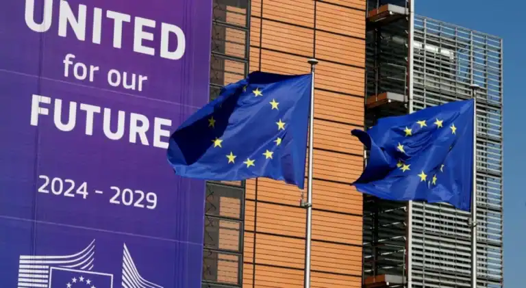 União Europeia aprova resposta com tarifas de 25% a produtos dos EUA