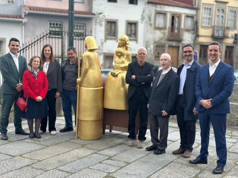 Em dia de S. Victor, junta de freguesia inaugura estátua de homenagem à procissão da burrinha