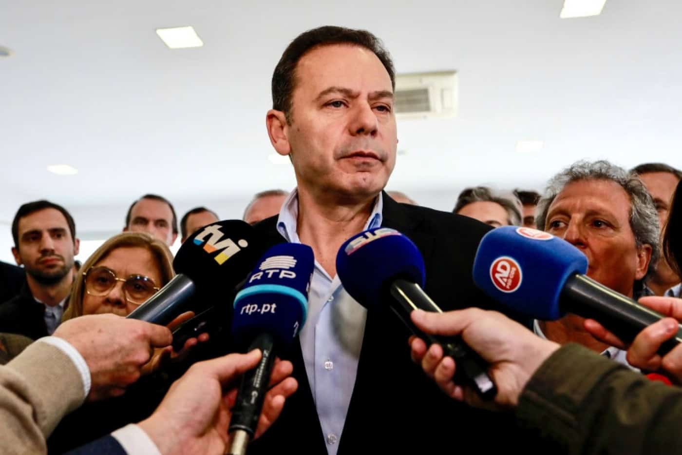 Montenegro garante que não escondeu contas e fala em manipulação de factos