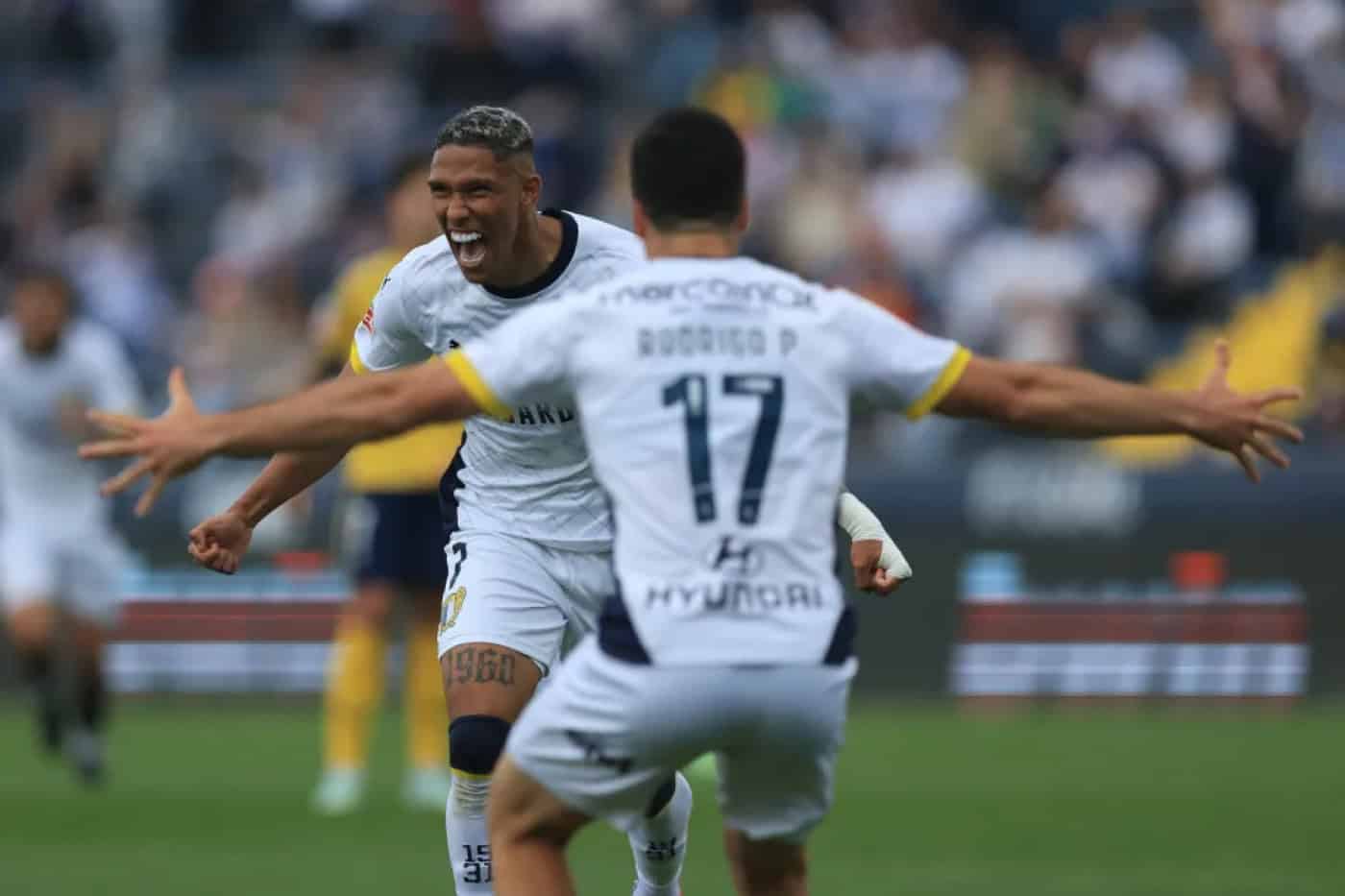 FC Famalicão de 'sorriso' rasgado chega à terceira vitória seguida na I Liga