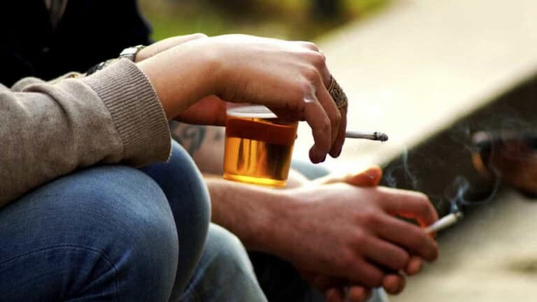 Álcool, tabaco e sedativos mais usados por raparigas e drogas ilícitas por rapazes&nbsp;