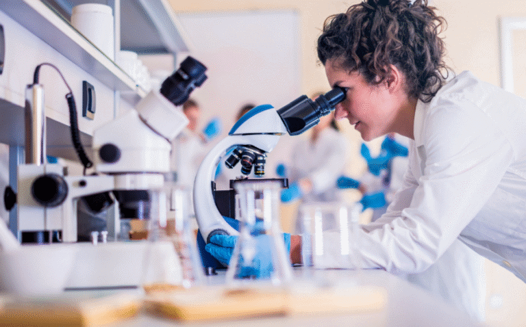 Centros que não obtêm financiamento integram mais de 700 investigadores&nbsp;