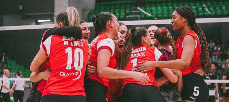 Equipa de voleibol feminino do SC Braga vence na Luz e adianta-se na luta pelo título