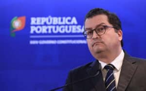 Governo pede a Bruxelas para aumentar gastos com Defesa sem contar para o défice&nbsp;