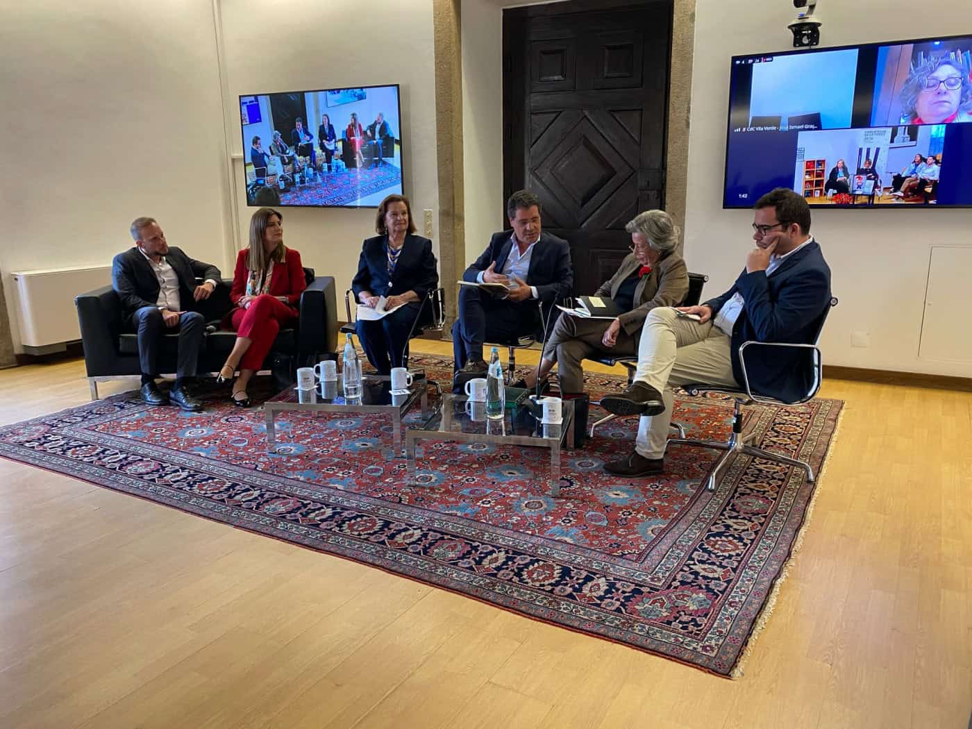 Entre os mais de 60 mil livros da biblioteca privada, Soares escolheria um do "divino Eça"