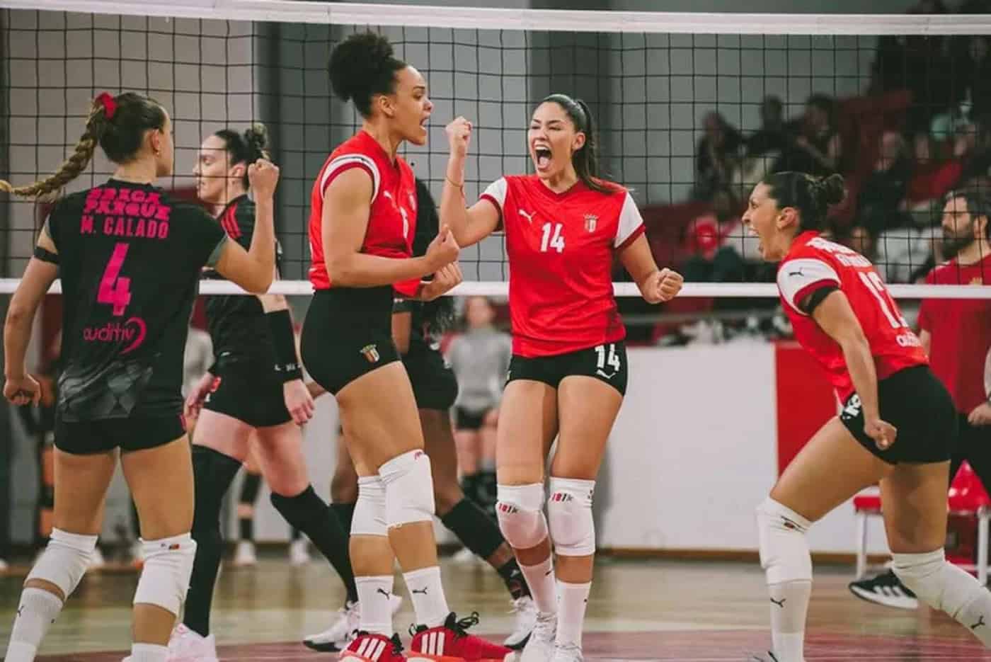 Equipa feminina de voleibol do SC Braga vence Benfica e está a uma vitória do título