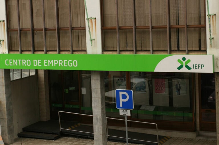 Desemprego recua na zona euro e na UE em março