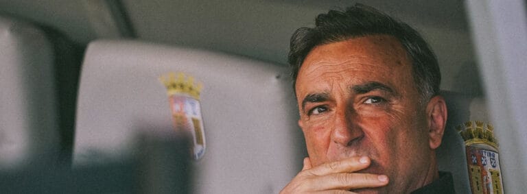 Carlos Carvalhal. "Se olhamos para o segundo passo, podemos dar um trambolhão"