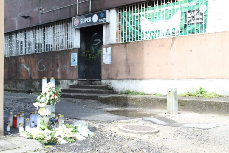Pais de jovem morto nas imediações do Bar Académico de Braga processam&nbsp; AAUMinho, gestor e segurança do local