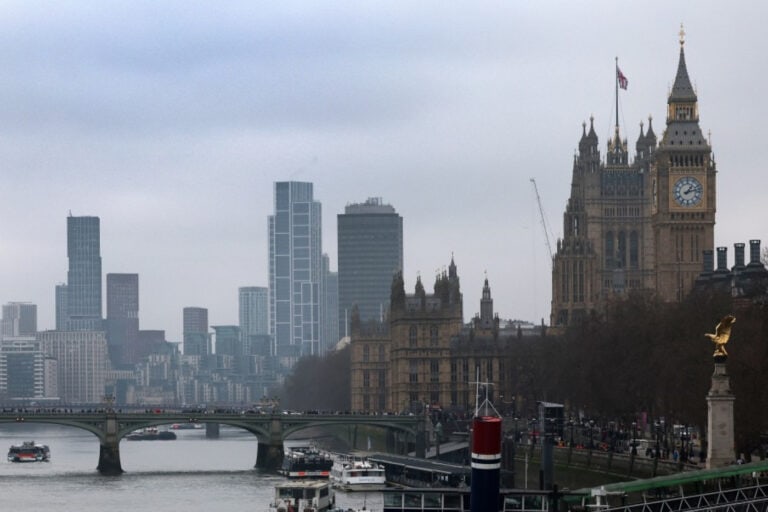 Oito detidos em duas operações antiterroristas em Inglaterra