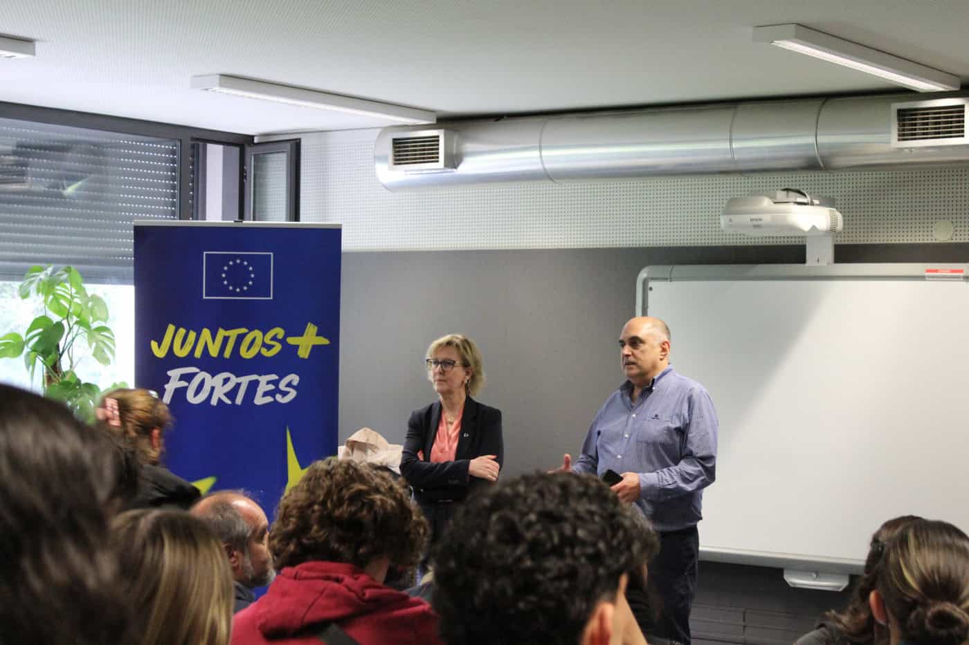 Maria Luís Albuquerque. “É importante mostrar que a Europa não está presente só nas capitais”