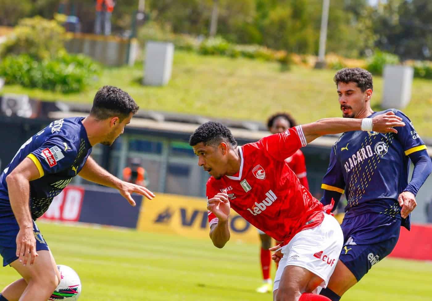 FC Famalicão perde nos Açores e Santa Clara&nbsp;mantém-se na luta pelo 5.º lugar