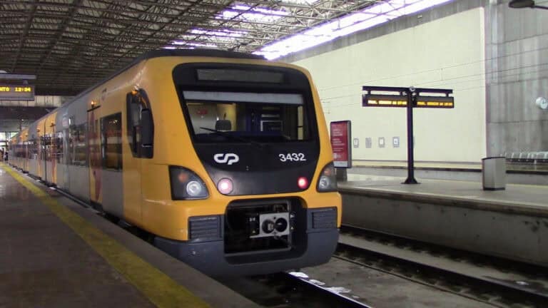 CP. Greve suprimiu três em cada quatro comboios até às 14h00