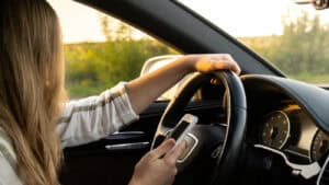 Campanha “Ao volante, o telemóvel pode esperar” arranca quarta-feira&nbsp;