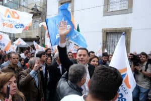 Em dia de cortejo académico, Montenegro também teve direito a varanda… no Theatro Circo