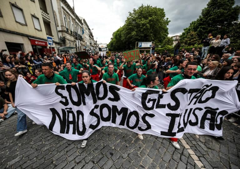 Enterro da Gata. Gestão vence Cortejo Académico 2025