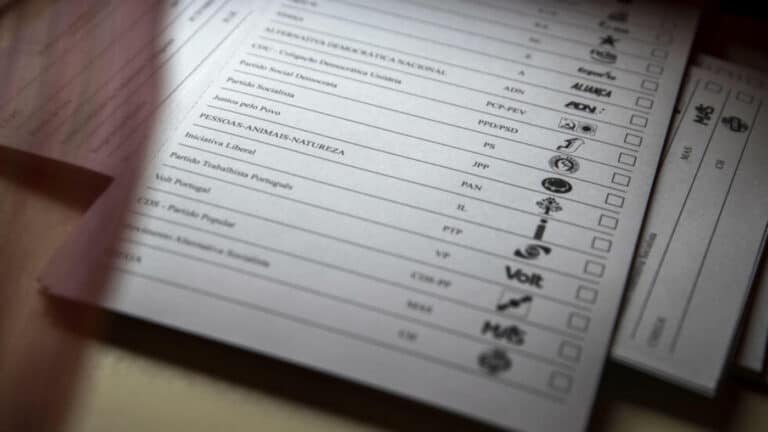 Votaram 48,28% dos eleitores até às 16:00&nbsp;