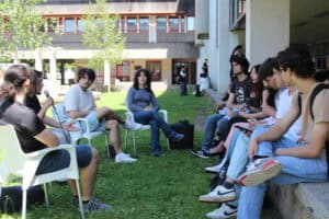 'Venha quem vier, não recuamos!'. 20 alunos&nbsp;participaram em ação de defesa do ensino público gratuito