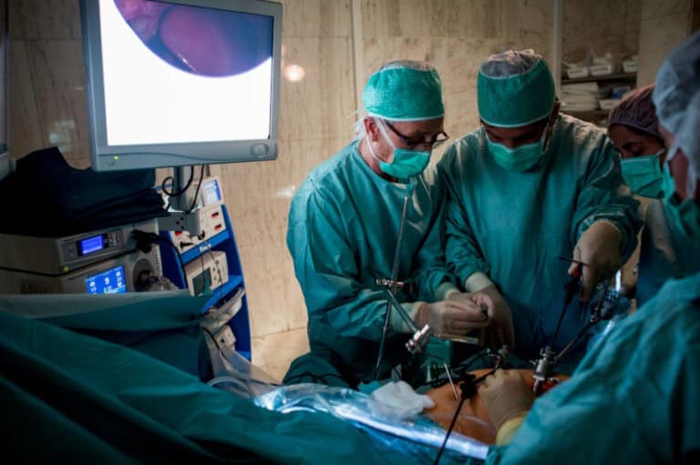 Cirurgias para tratar obesidade cresceram 13,9% e abrangeram 1.911 doentes em 2024