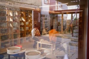 Experimentação e criatividade com três semanas dedicadas a cerâmica em Guimarães