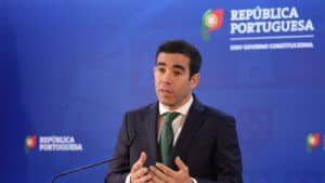 Buscas da PJ envolvem empresa com ligações a cunhado e irmão do ministro Leitão Amaro