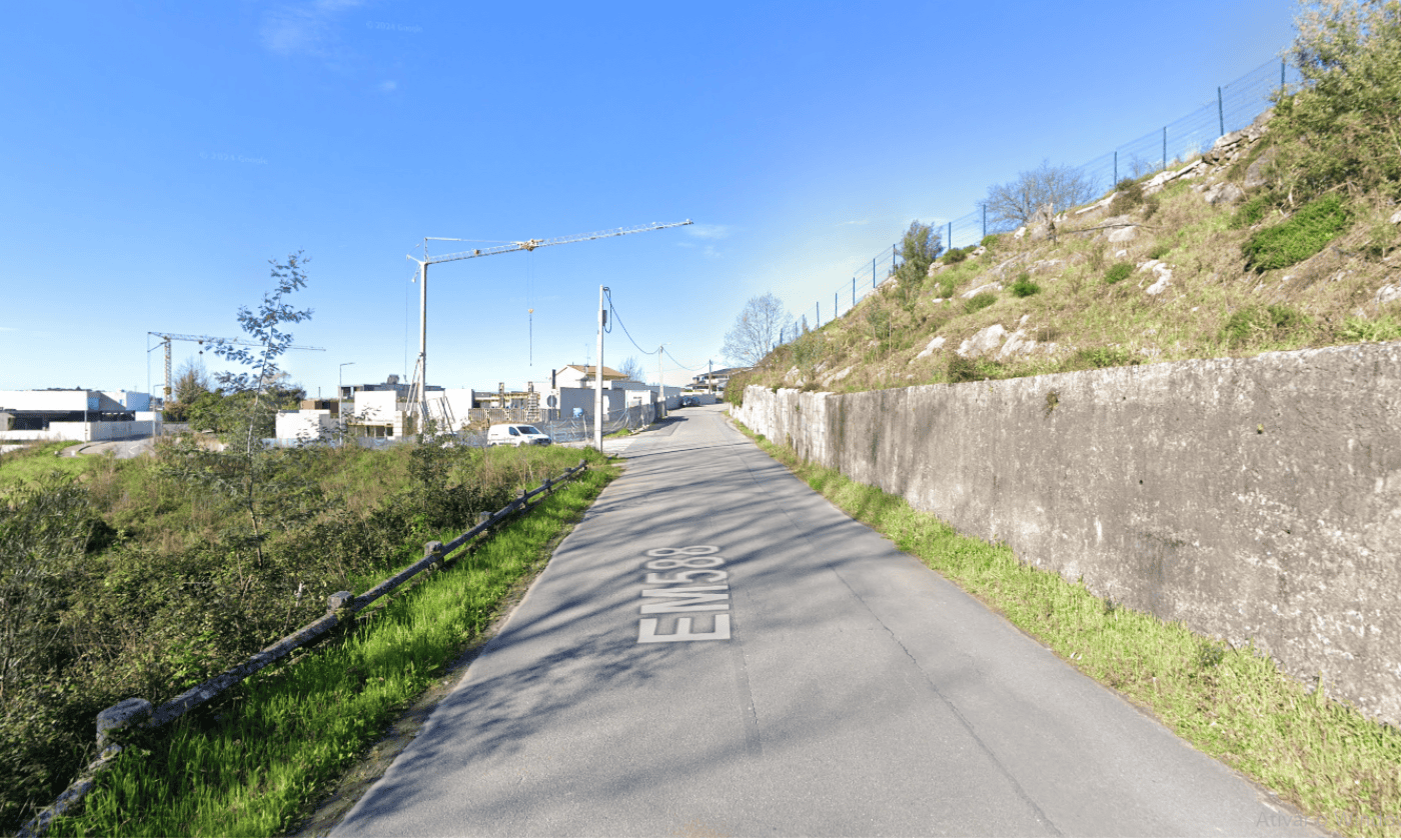 Trabalhos de pavimentação na EM588 condicionam o trânsito em Braga