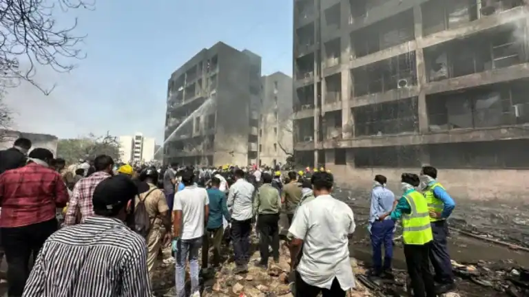 Polícia admite não haver sobreviventes do desastre de avião na Índia