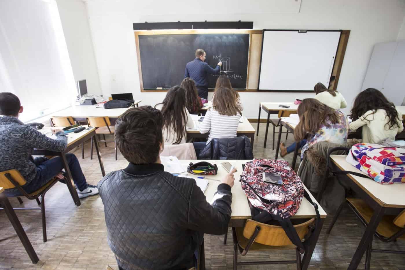 Mais de 21 mil professores colocados, seis mil com lugar nos quadros