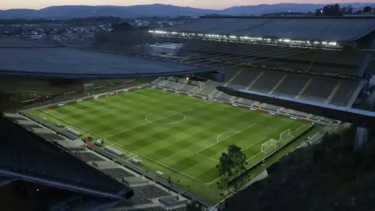 Visitantes do Municipal de Braga passam para bancada poente superior