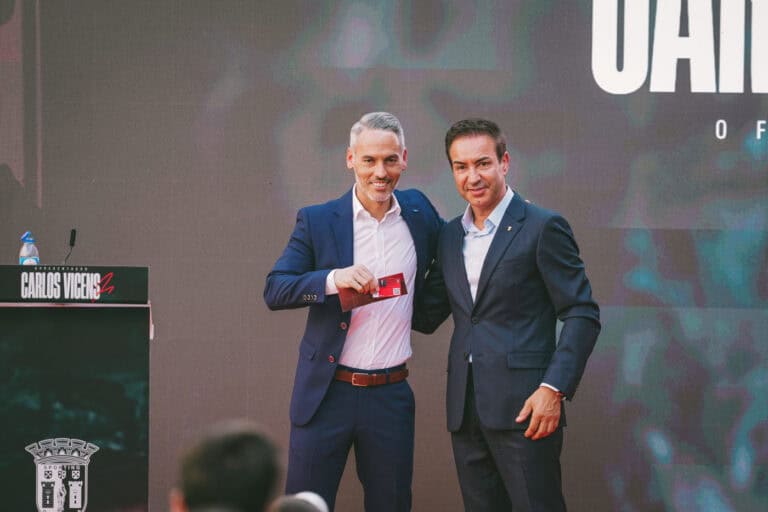 Auto-exigência, identidade própria e sem pressão pelo título. Aí está Carlos Vicens