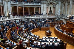 Parlamento chumba moção de rejeição do PCP ao programa do Governo