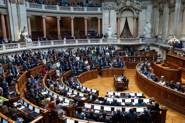 Parlamento chumba moção de rejeição do PCP ao programa do Governo