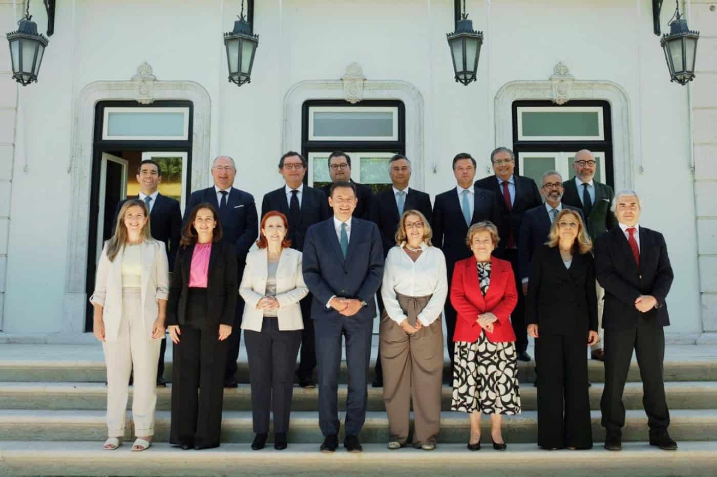 Governo quer “planos de investimento públicos e em PPPs em residências”