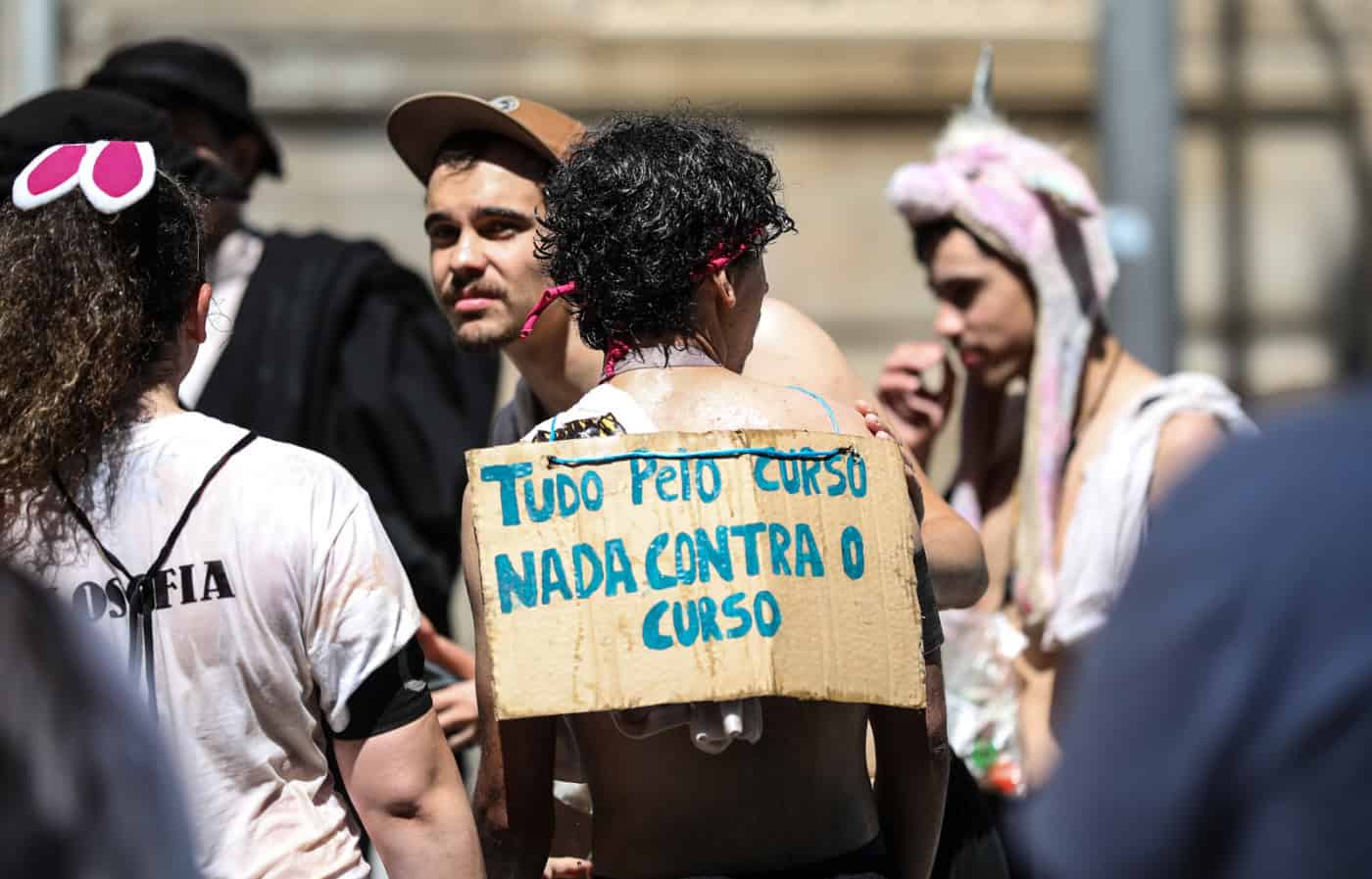 Só 30% dos estudantes concluem mestrado no tempo esperado e licenciaturas ficam abaixo dos 50%