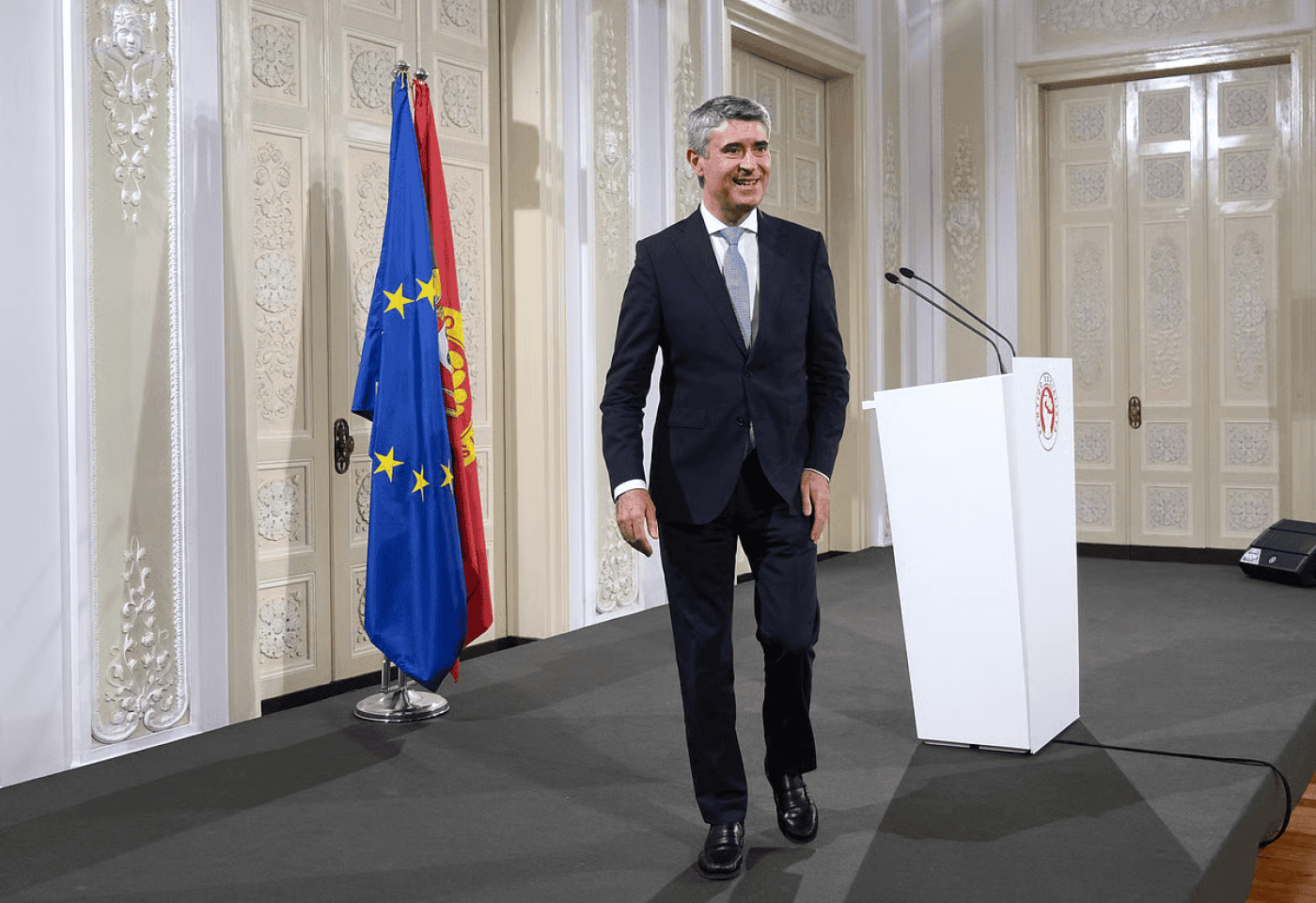 Carneiro assume liderança do PS com “honra e responsabilidade” e promete partido de valores