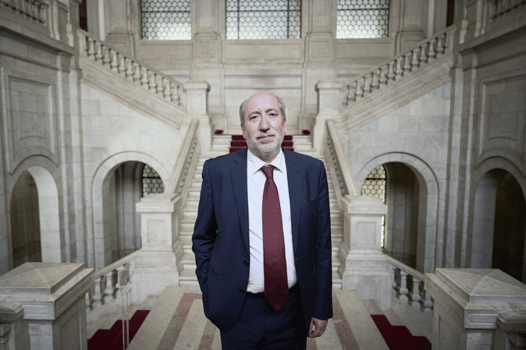 Presidenciais: PCP vai apoiar a candidatura do ex-deputado comunista António Filipe