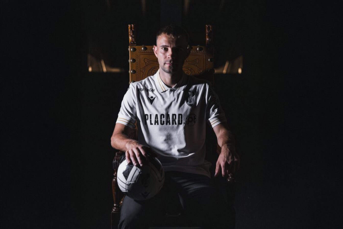 Lebedenko oficializado no Vitória SC até 2028