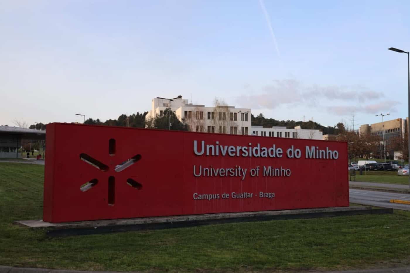 Universidade do Minho garante que 90% dos alunos de dois mestrados concluiram formação