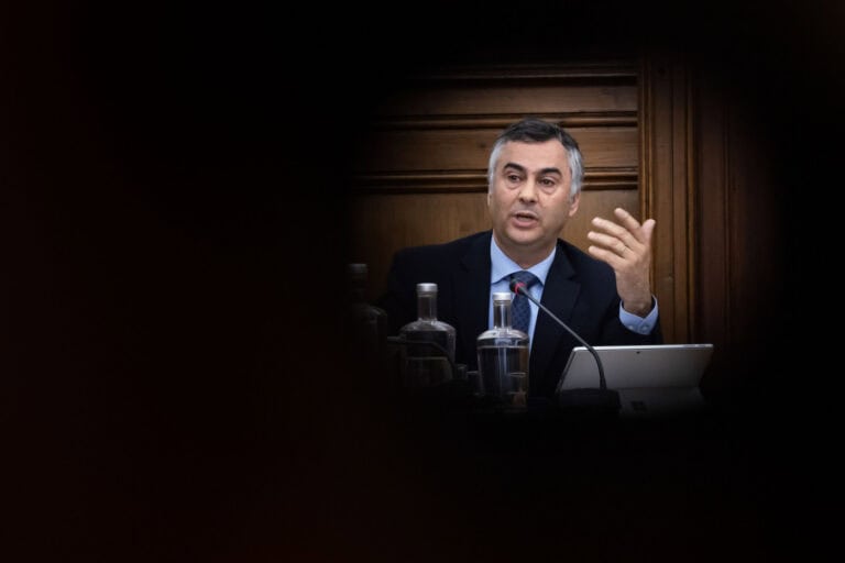 Ministro diz que Governo "não sabia que não sabia" número de alunos sem aulas