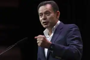 Primeiro-ministro quer serviços mínimos que "garantam equilíbrio" entre direito à greve e outros direitos