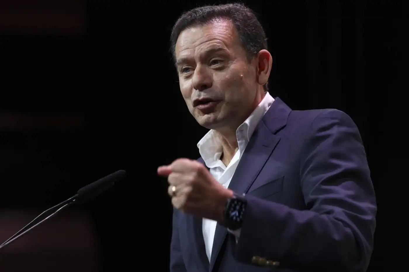 Primeiro-ministro quer serviços mínimos que "garantam equilíbrio" entre direito à greve e outros direitos