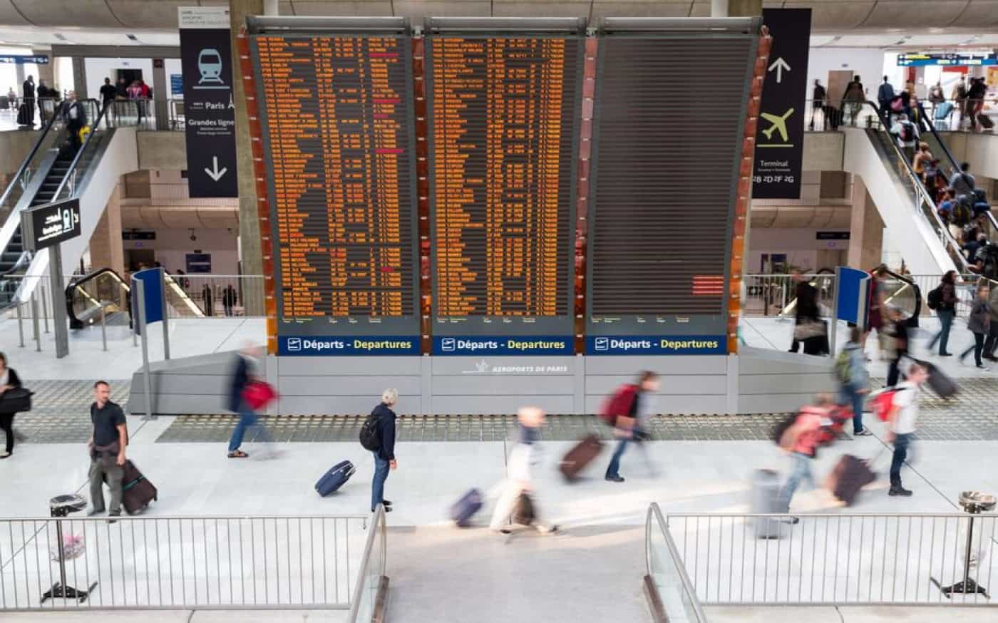 Greve dos controladores aéreos em França cancela 40% dos voos em Paris