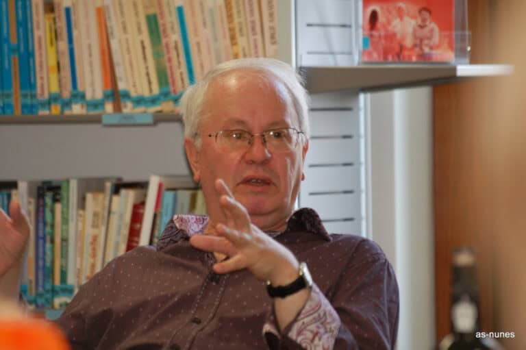 Escritor e poeta Álamo de Oliveira morreu este domingo nos Açores&nbsp;