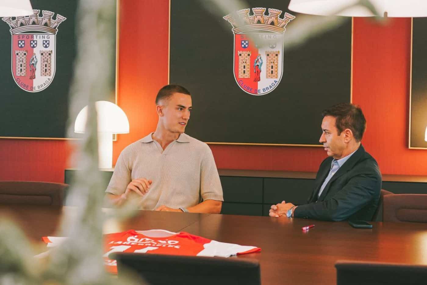 SCB oficializa Gustaf, defesa sueco de 25 anos&nbsp;&nbsp;