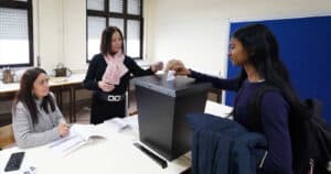 Salas de aluno e caixas inteligentes para guardar as bolas entre as ideias do OPE