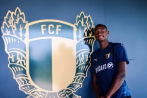 Umar Abubakar oficializado no FC Famalicão