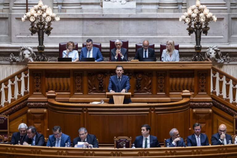 Apoio à deslocação será alargado a todos os docentes a partir de setembro