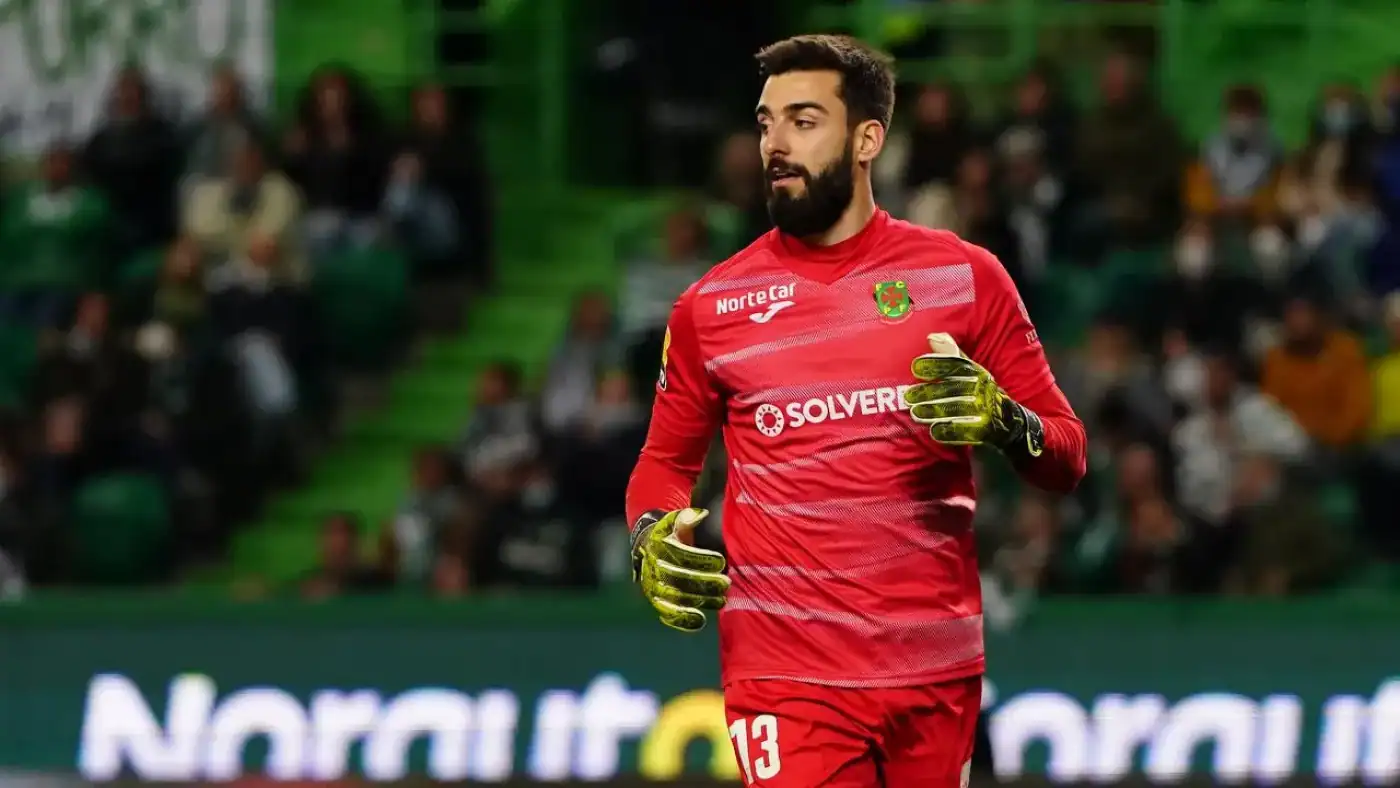 André Ferreira regressa a Portugal e reforça baliza do Moreirense